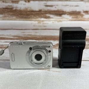 Sony Cyber-shot DSC-W55 7.2MP Digital Camera - Silver (For Parts/Repair)